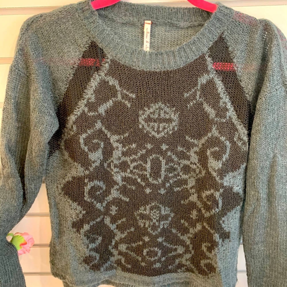 Bloomingdale’s Patterned Winter Or Fall Sweater - image 5